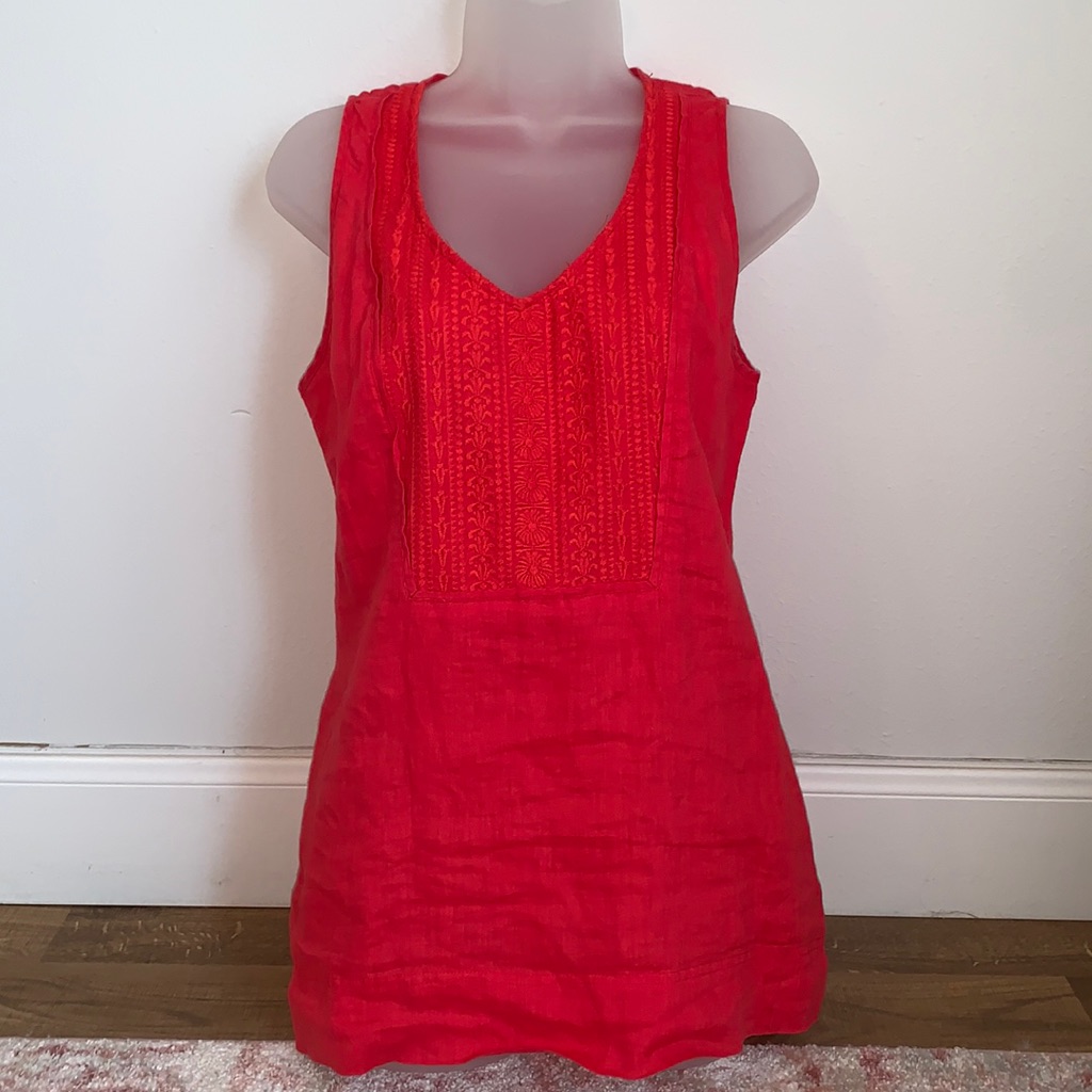 Saint Tropez Red Sleeveless Women’s Shirt. Small